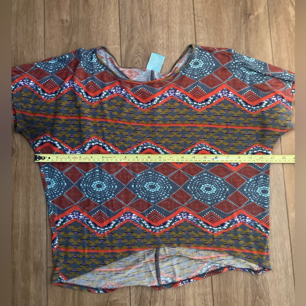 Colorful Geometric Patterned Women's Top - Picture 4 of 4